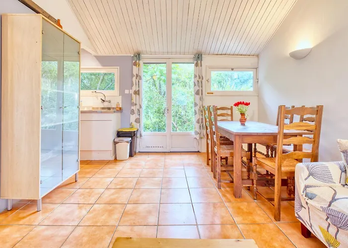 Le Pont بيت للعطل Varaignes